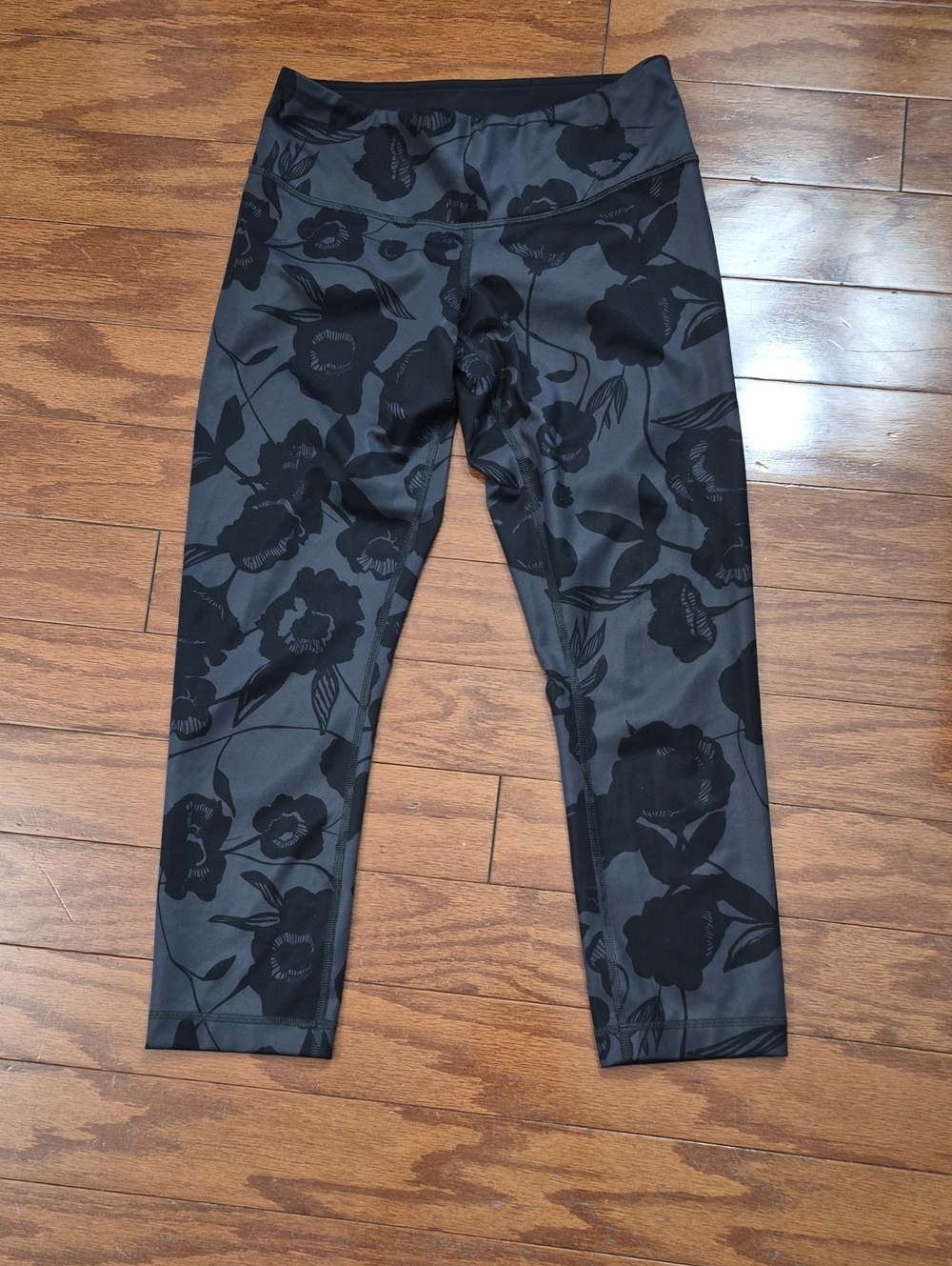lululemon athletica Women's Size 4 Black Floral Print Leggings